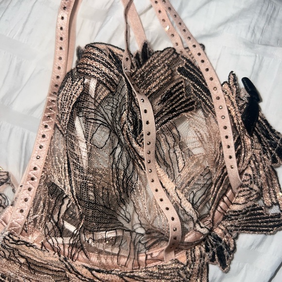 Agent Provocateur Black and Tan Lace Bra - Picture 3 of 4